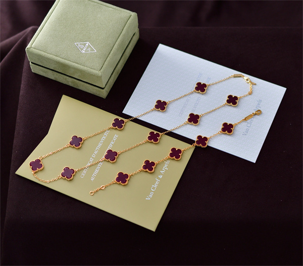 Van Cleef & Arpels Necklace&Bracelet 012